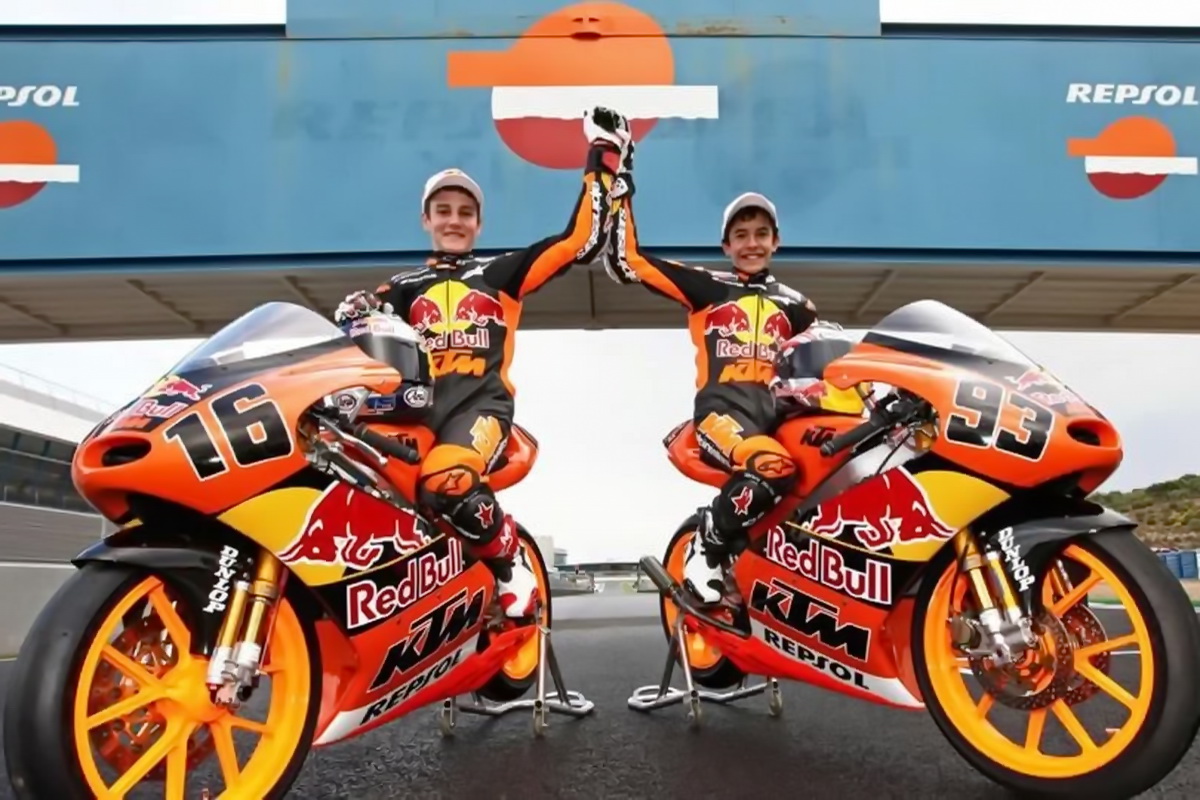 GP125, 2009: напарники по Red Bull KTM Motosport - Камерон Бобье и Марк Маркес GP125, 2009: напарники по Red Bull KTM Motosport - Камерон Бобье и Марк Маркес