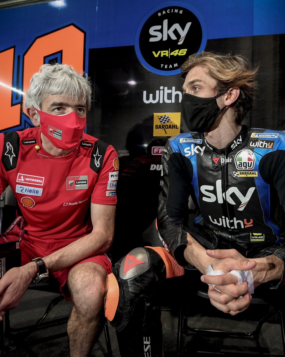 Лука Марини и Луиджи ДальИнья, босс Ducati Corse в боксе Avintia Racing Лука Марини и Луиджи ДальИнья, босс Ducati Corse в боксе Avintia Racing
