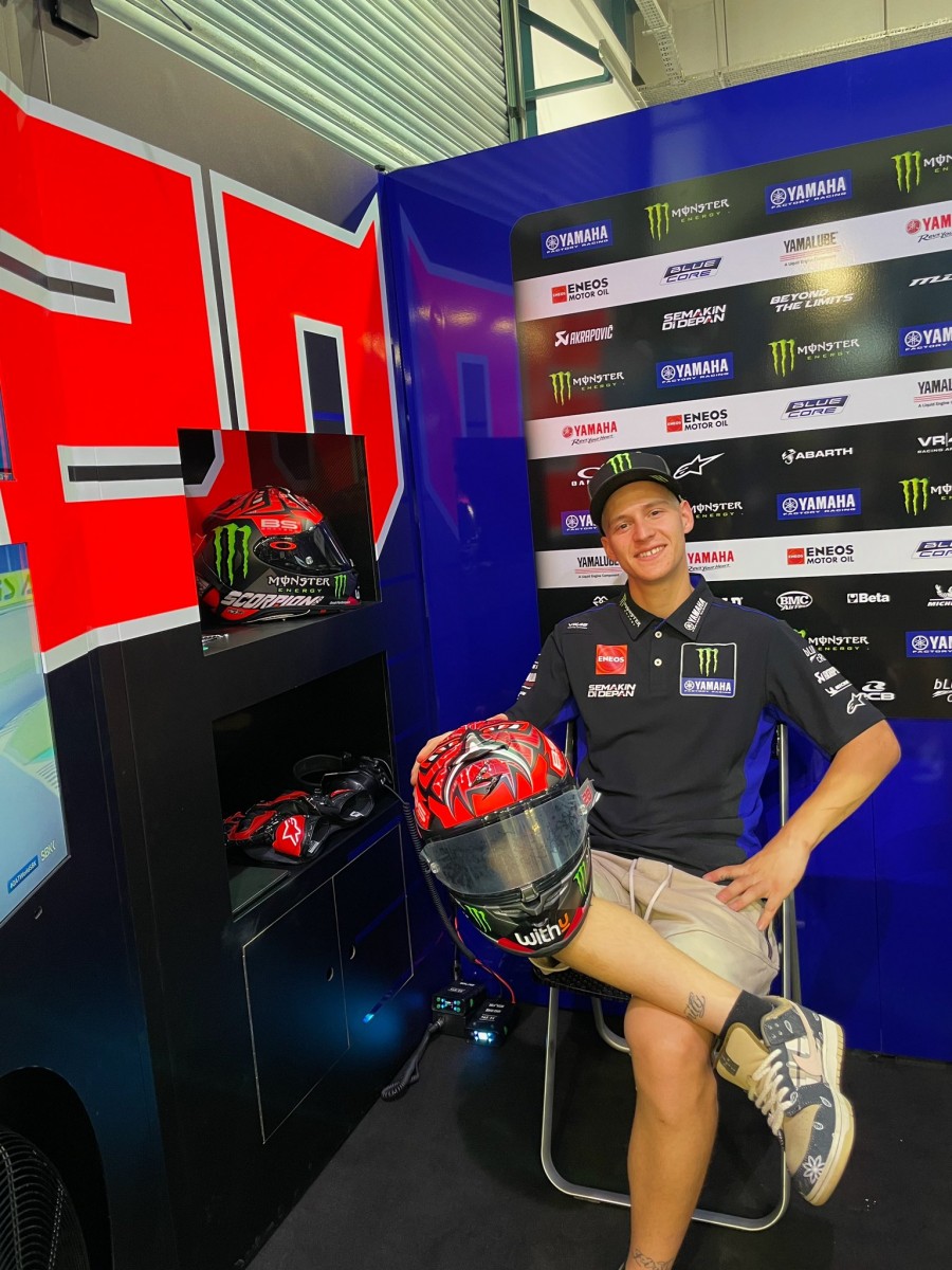 Фабио Куартараро занял позицию в заводском гараже Monster Energy Yamaha MotOGP Фабио Куартараро занял позицию в заводском гараже Monster Energy Yamaha MotOGP