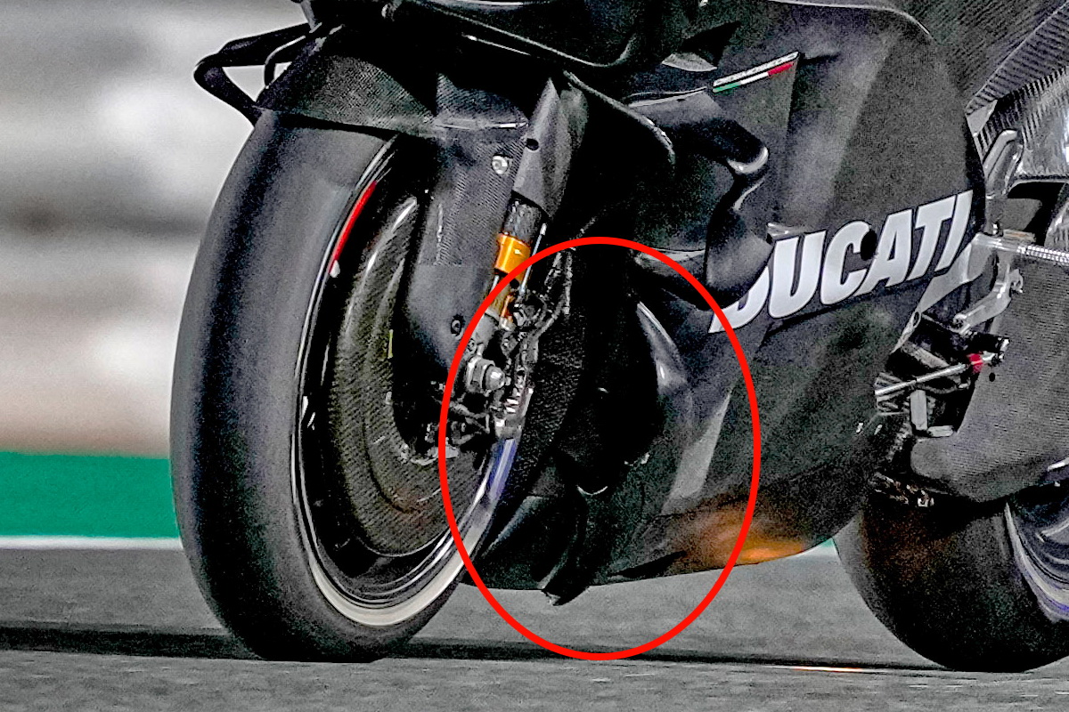 Аэродинамические уши на Ducati Desmosedici GP21 Миккеле Пирро на тестах в Катаре Аэродинамические уши на Ducati Desmosedici GP21 Миккеле Пирро на тестах в Катаре