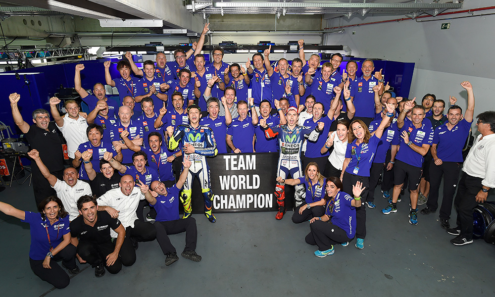 Заводская Yamaha взяла очередной Triple Crown в 2015 году с Росси и Лоренцо Заводская Yamaha взяла очередной Triple Crown в 2015 году с Росси и Лоренцо