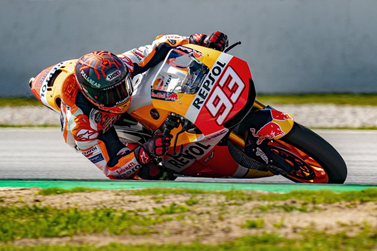 Марк Маркес в седле серийного прототипа Honda RC213V-S на приватных тестах в Барселоне Марк Маркес в седле серийного прототипа Honda RC213V-S на приватных тестах в Барселоне