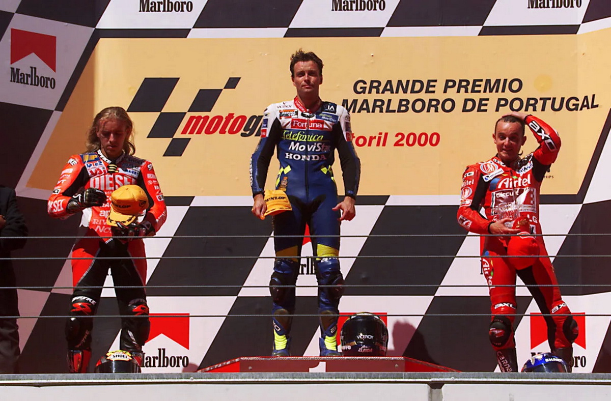 Эмилио Эльсамора, чемпион GP125 1999 года Эмилио Эльсамора, чемпион GP125 1999 года