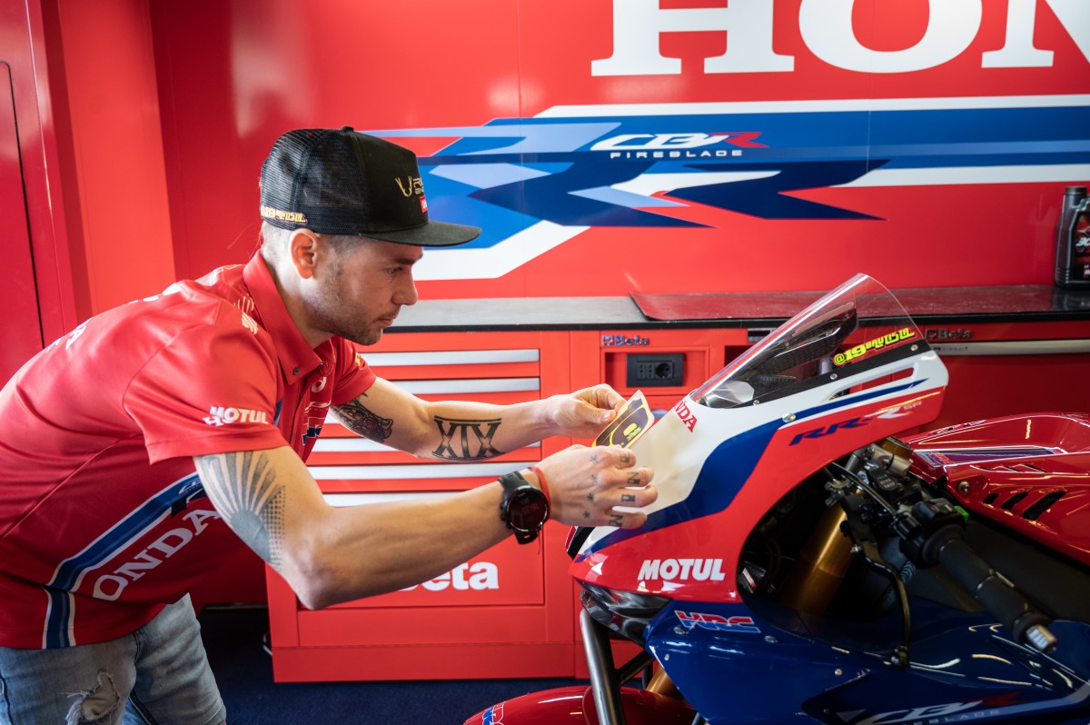 Альваро Баутиста и его Honda CBR1000RR-R Fireblade 2021, Team HRC WorldSBK Альваро Баутиста и его Honda CBR1000RR-R Fireblade 2021, Team HRC WorldSBK