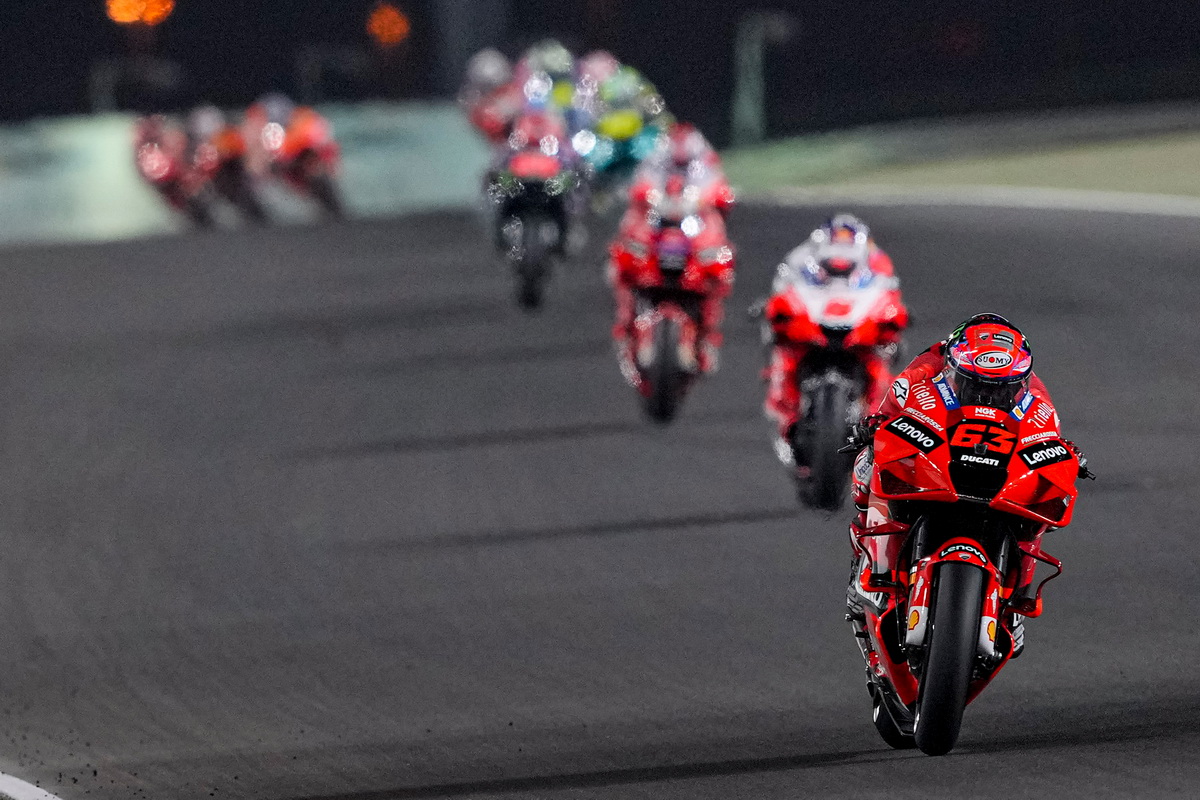 354 км/ч на главной прямой Losail International Circuit 354 км/ч на главной прямой Losail International Circuit