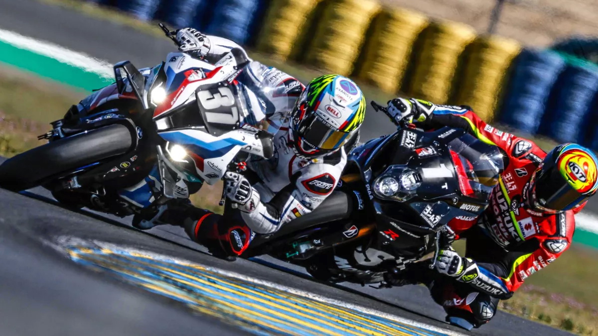BMW Motorrad впереди Yoshimura SERT и F.C.C. TSR Honda BMW Motorrad впереди Yoshimura SERT и F.C.C. TSR Honda
