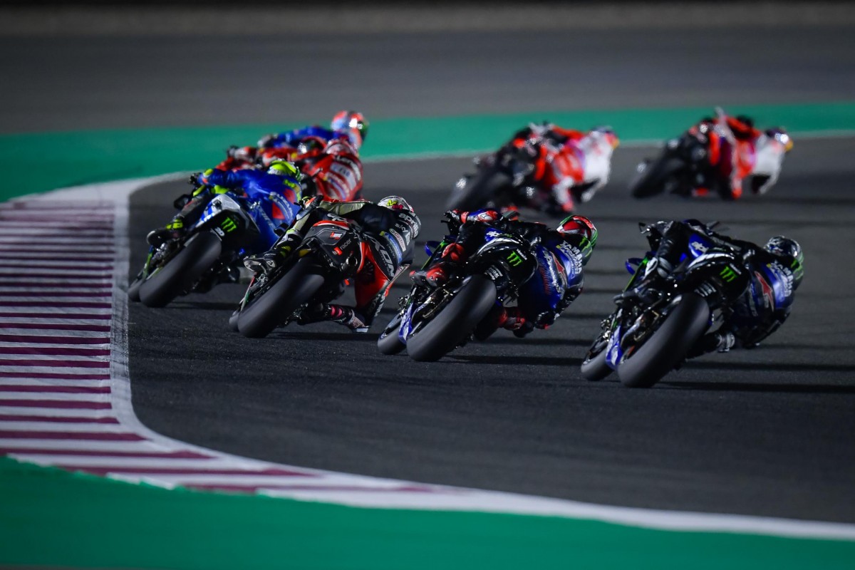 Для напарников по Monster Energy Yamaha MotoGP Гран-При Дохи начиналось с потери позиций Для напарников по Monster Energy Yamaha MotoGP Гран-При Дохи начиналось с потери позиций