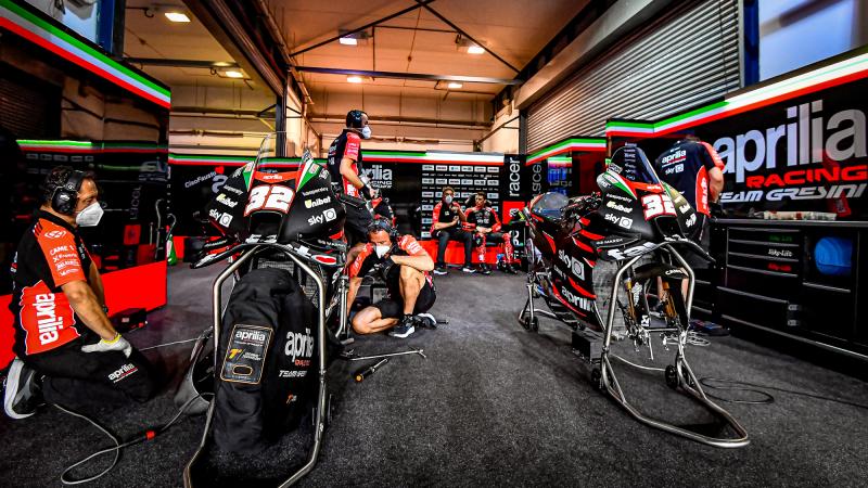Бокс Aprilia Racing в Хересе, правда, с февральских тестов Бокс Aprilia Racing в Хересе, правда, с февральских тестов