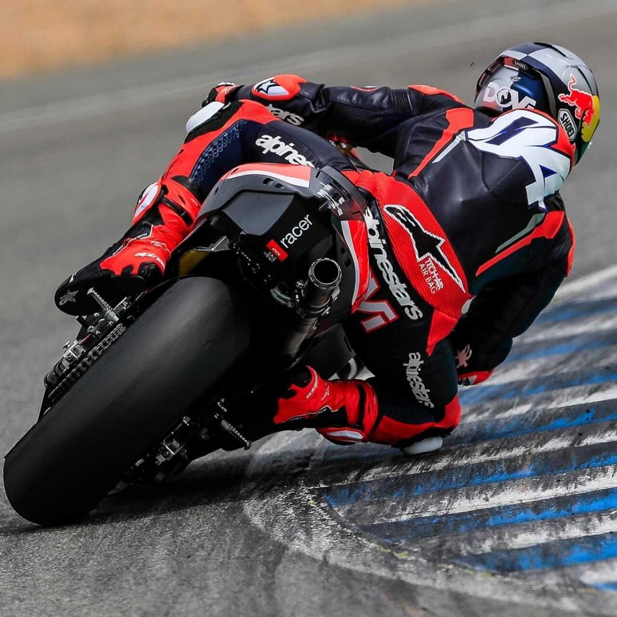 Андреа Довициозо на тестах Aprilia RS-GP в Хересе Андреа Довициозо на тестах Aprilia RS-GP в Хересе
