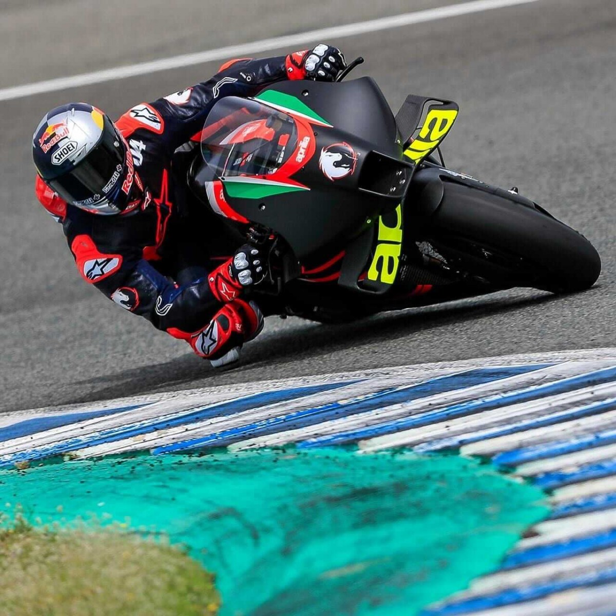 Андреа Довициозо на тестах Aprilia RS-GP в Хересе Андреа Довициозо на тестах Aprilia RS-GP в Хересе