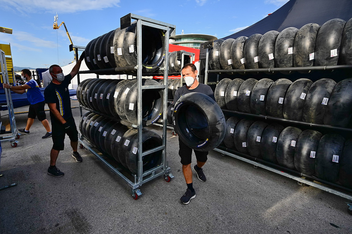 Michelin привезли в Портимао асимметричные Hard front и асимметричные задние Michelin привезли в Портимао асимметричные Hard front и асимметричные задние