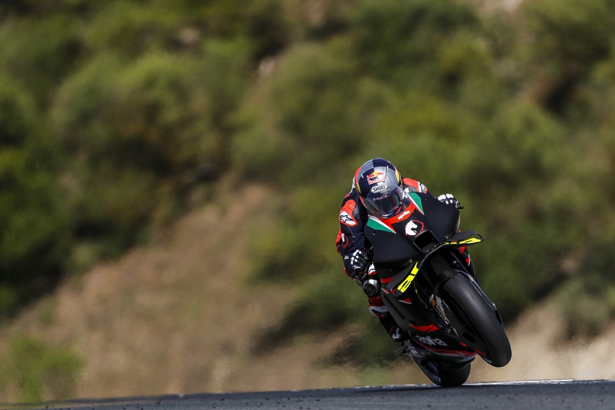 Андреа Довициозо на тестах Aprilia RS-GP в Хересе Андреа Довициозо на тестах Aprilia RS-GP в Хересе