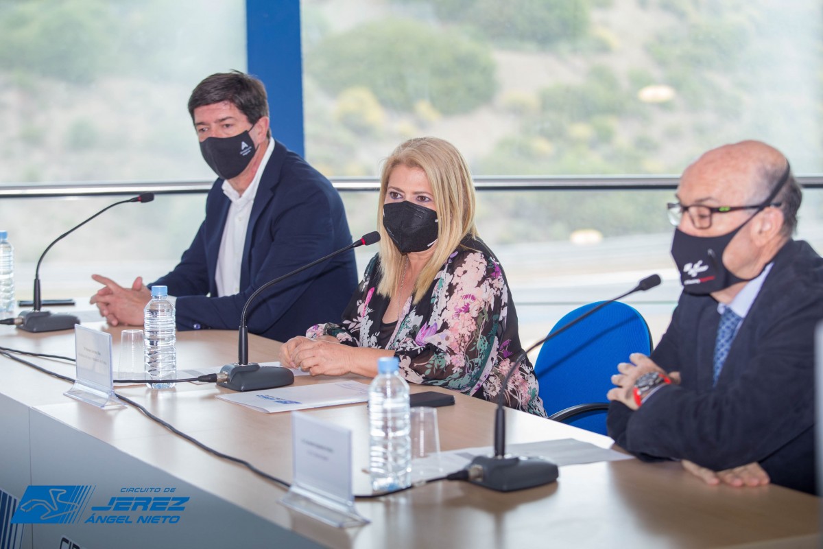 Презентация Гран-При Испании 2021 на Circuit de Jerez: в центре - мэр Хереса Мамен Санчес Презентация Гран-При Испании 2021 на Circuit de Jerez: в центре - мэр Хереса Мамен Санчес