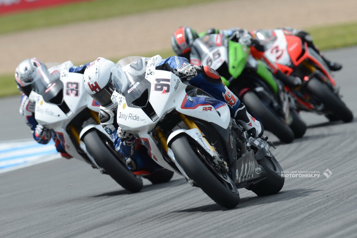 Пилоты BMW Motorrad Motorsport на пути к подиуму в Донингтоне Пилоты BMW Motorrad Motorsport на пути к подиуму в Донингтоне