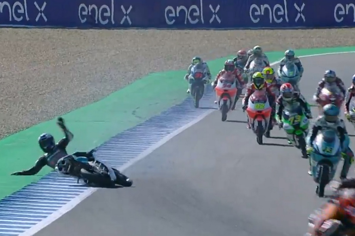 Неожиданный вылет на выходе из 7-го поворота Circuito de Jerez Неожиданный вылет на выходе из 7-го поворота Circuito de Jerez