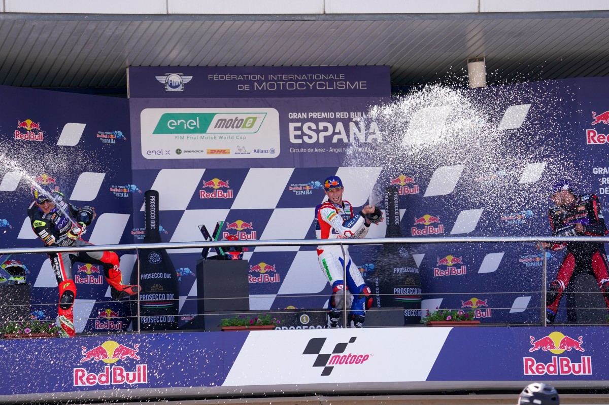 Подиум 1 этапа FIM Enel MotoE World Cup Подиум 1 этапа FIM Enel MotoE World Cup
