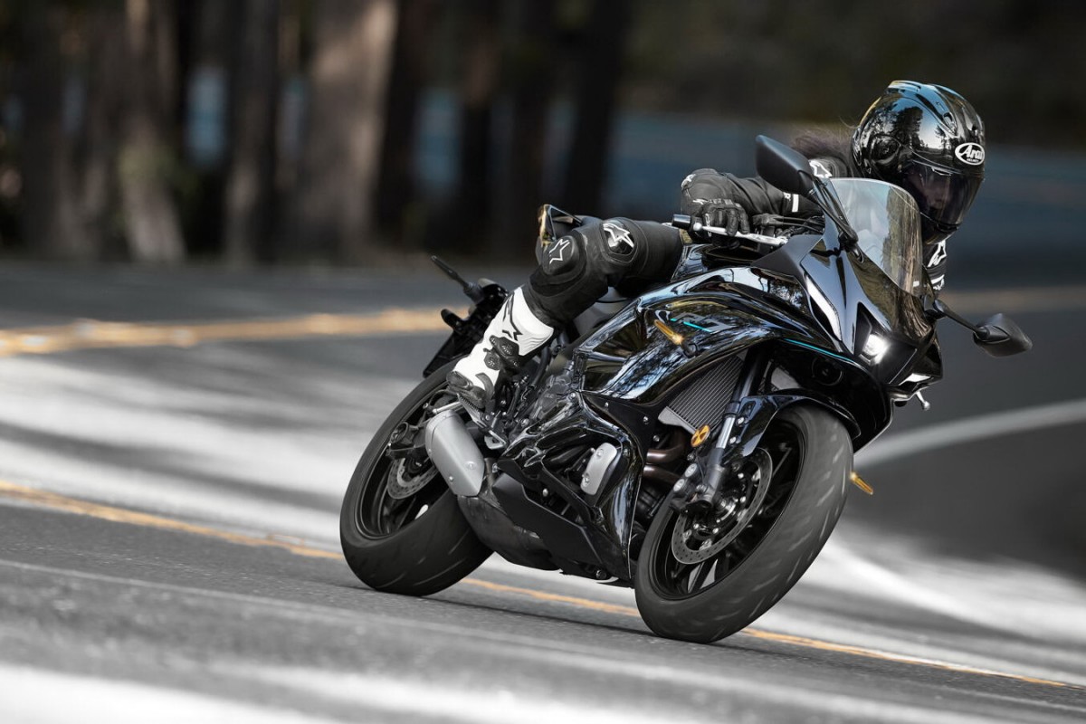 Yamaha YZF-R7 (2021) ориентирован на дороги общего пользования, меньше на трек Yamaha YZF-R7 (2021) ориентирован на дороги общего пользования, меньше на трек