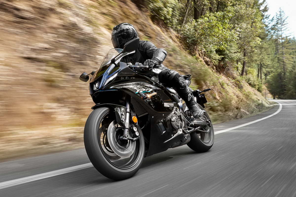 Yamaha YZF-R7 (2021) ориентирован на дороги общего пользования, меньше на трек Yamaha YZF-R7 (2021) ориентирован на дороги общего пользования, меньше на трек