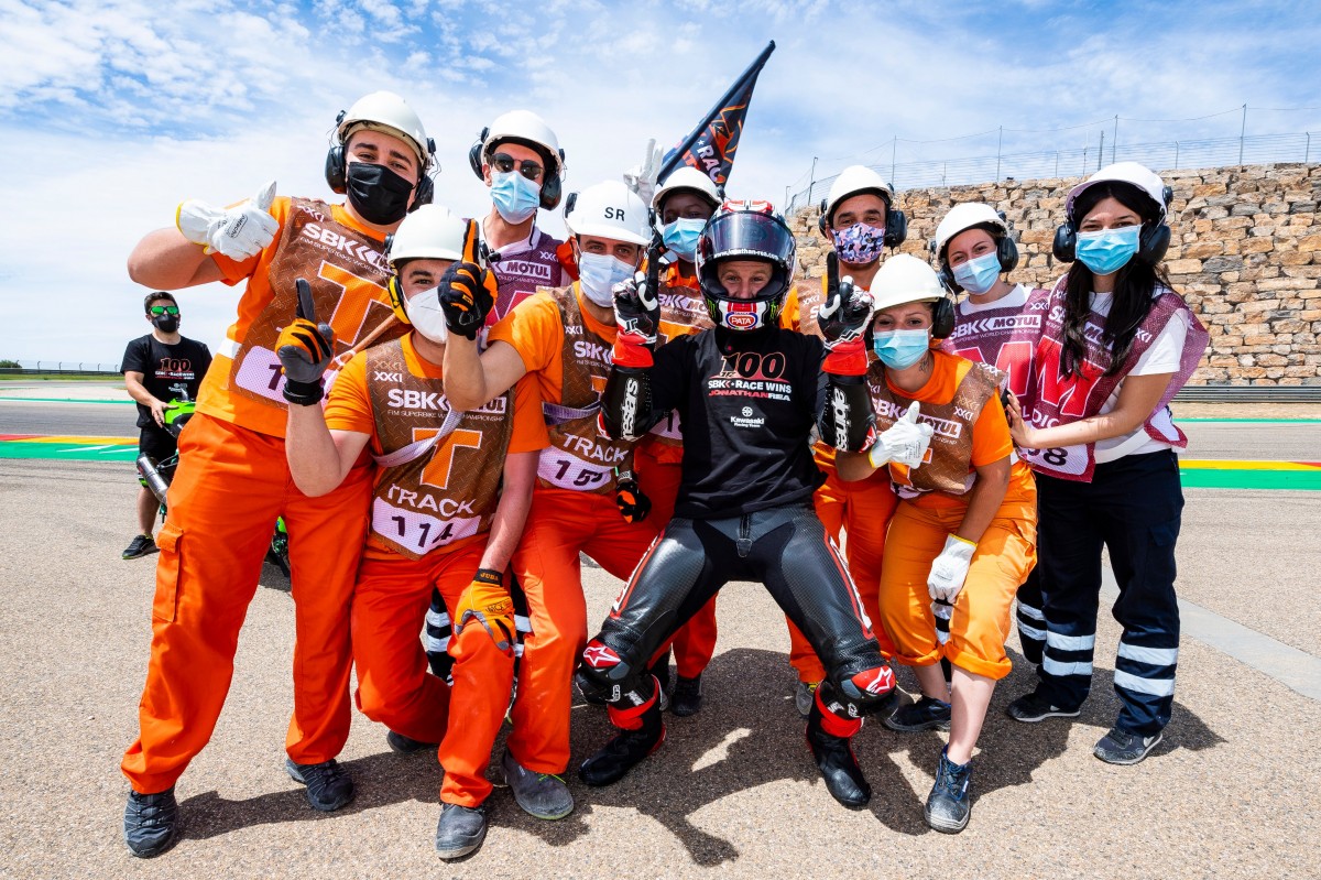 Джонатан Рэй оформил 100 побед в WorldSBK Джонатан Рэй оформил 100 побед в WorldSBK