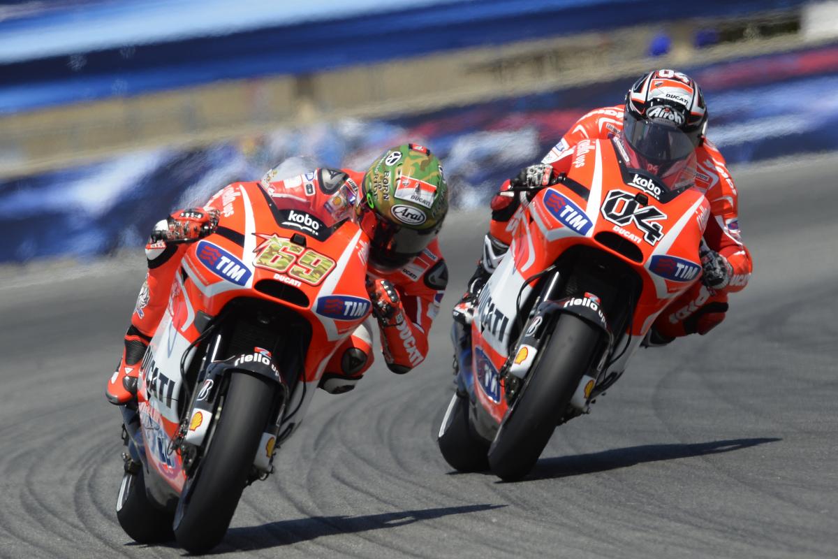 Никки Хейден и Андреа Довицоизо, напарники по заводской команде Ducati в 2013 году Никки Хейден и Андреа Довицоизо, напарники по заводской команде Ducati в 2013 году