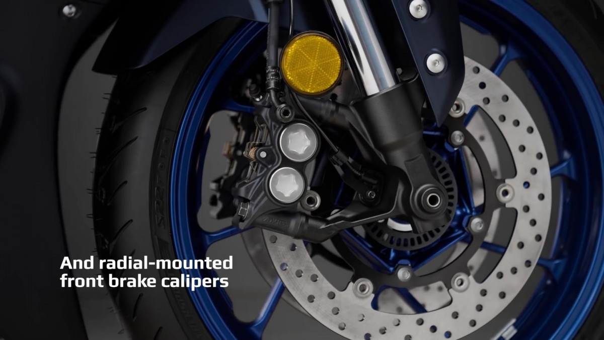 Yamaha YZF-R7 сразу же оснащается высокопроизводительными радиальными тормозами и мастер-цилиндром Brembo Yamaha YZF-R7 сразу же оснащается высокопроизводительными радиальными тормозами и мастер-цилиндром Brembo