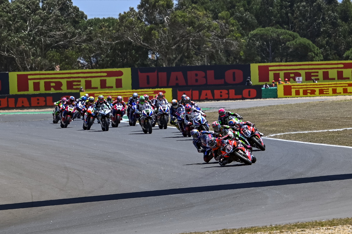 Старт субботней гонки EstorilWorldSBK Старт субботней гонки EstorilWorldSBK