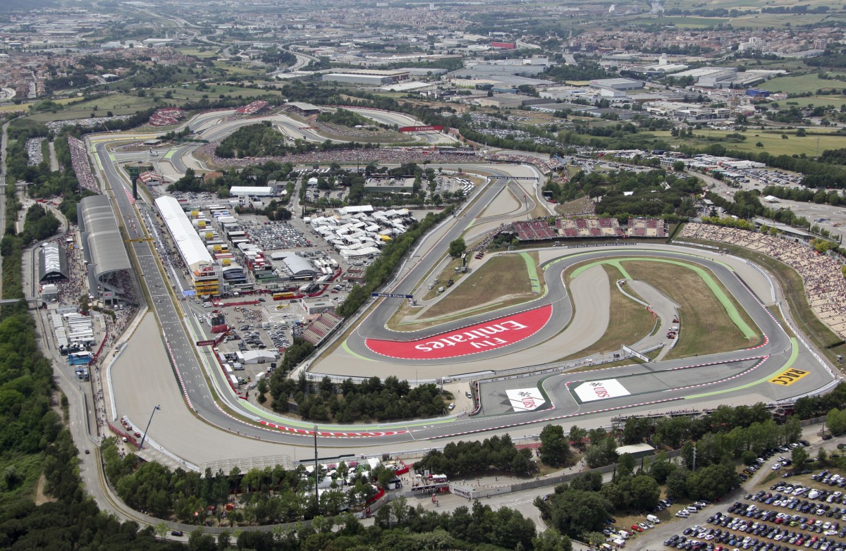 Вид на паддок Circuito de Barcelona-Catalunya до 2020 года (со старым 10-м поворотом) Вид на паддок Circuito de Barcelona-Catalunya до 2020 года (со старым 10-м поворотом)