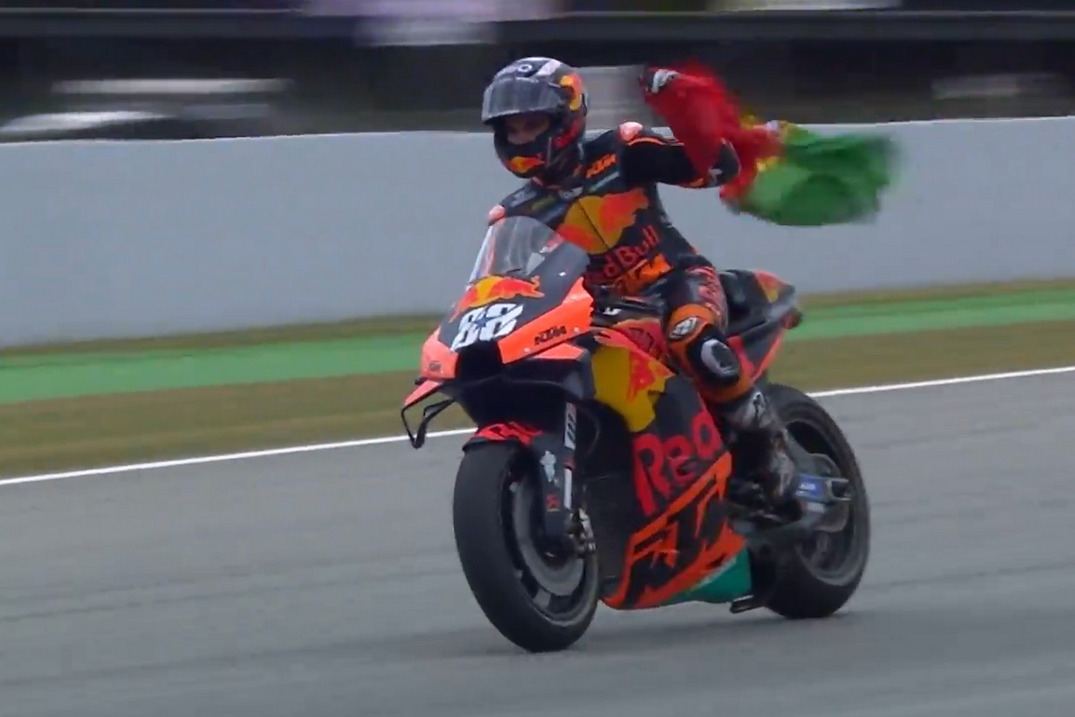 Мигель Оливера выиграл Гран-При Каталонии на KTM RC16 Мигель Оливера выиграл Гран-При Каталонии на KTM RC16