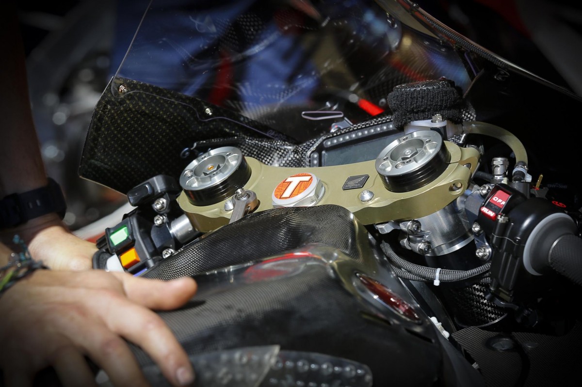 Кокпит обновленного Honda RC213V Кокпит обновленного Honda RC213V