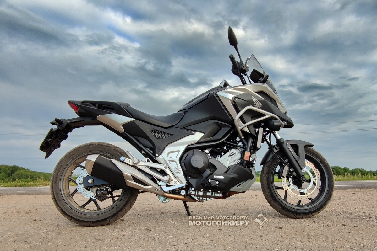 Honda NC750X (2021) - много пластика, что также бросается в глаза Honda NC750X (2021) - много пластика, что также бросается в глаза