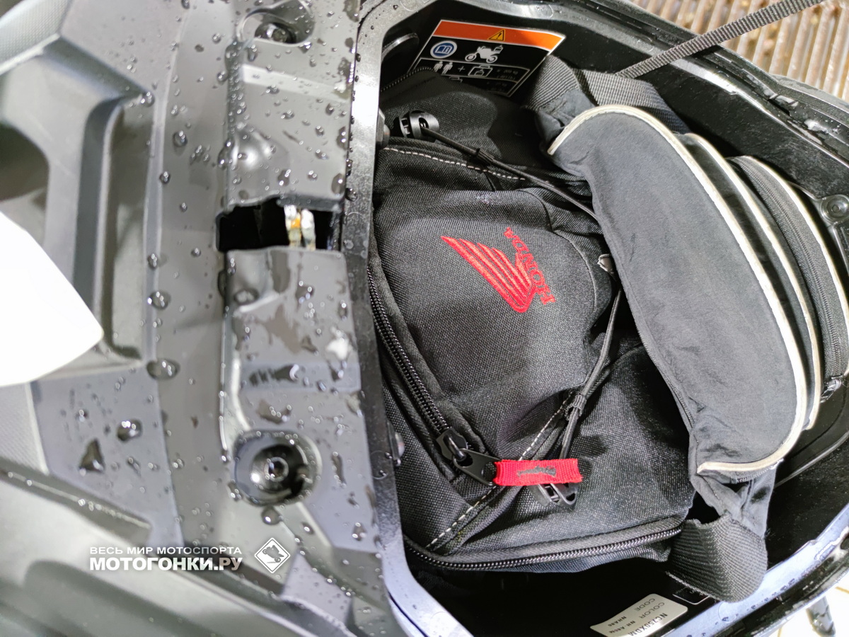 Honda NC750X (2021) - Бардачок: ни капли мимо! Honda NC750X (2021) - Бардачок: ни капли мимо!