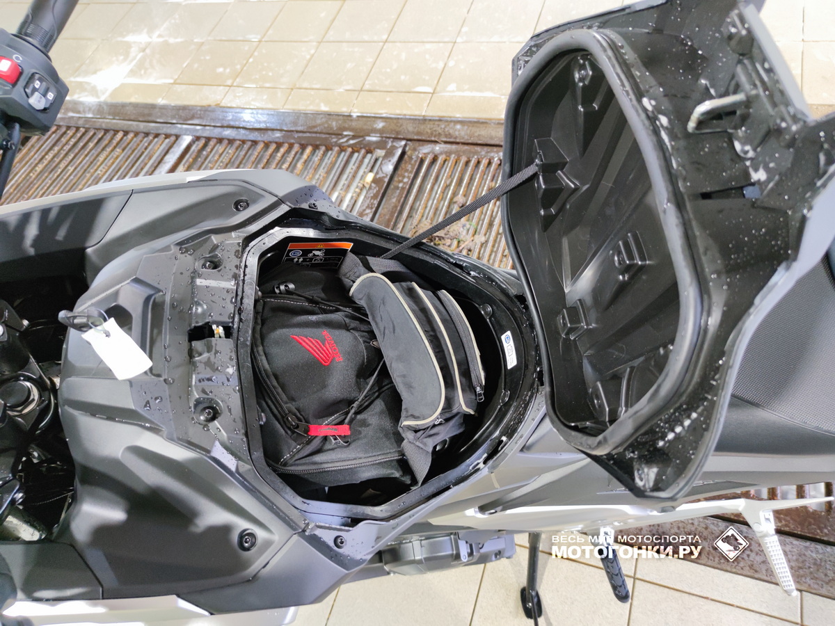 Honda NC750X (2021) на мойке: испытание бардачка керхером - пройдено на 5+ Honda NC750X (2021) на мойке: испытание бардачка керхером - пройдено на 5+