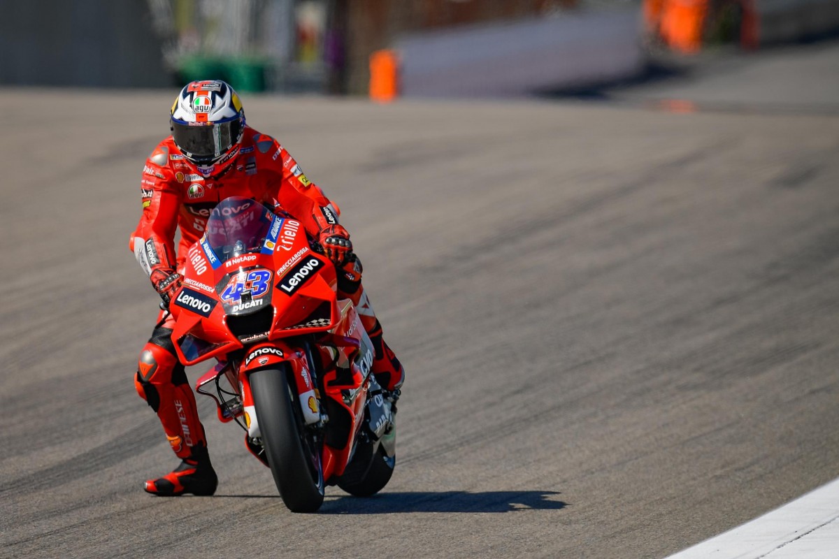 Джек Миллер обеспечил себе 1-ю позицию по итогам дня в 1-м секторе Sachsenring, благодаря позднему торможению Джек Миллер обеспечил себе 1-ю позицию по итогам дня в 1-м секторе Sachsenring, благодаря позднему торможению
