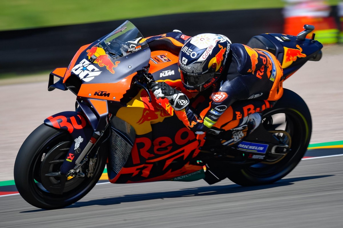 Мигель Оливера, KTM Factory Racing уверенно лидирует по итогам первого дня GermanGP Мигель Оливера, KTM Factory Racing уверенно лидирует по итогам первого дня GermanGP