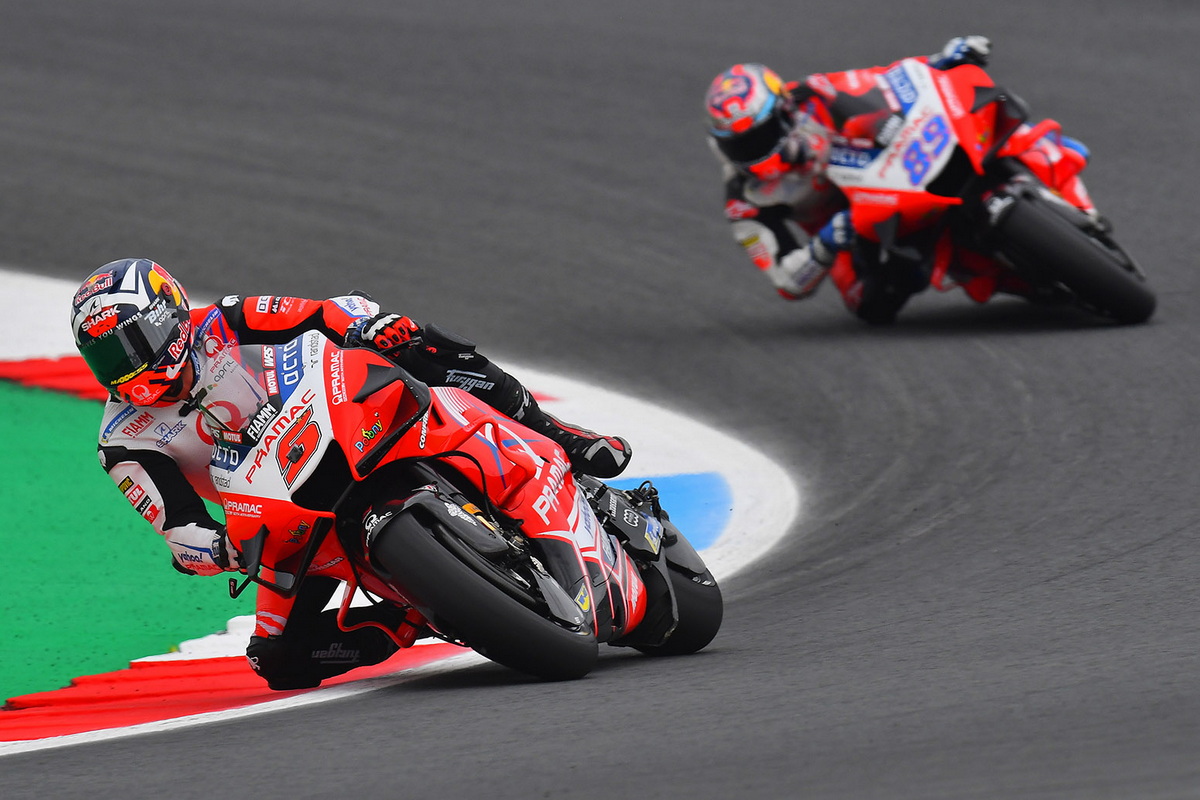 Жоан Зарко и Хорхе Мартин на TT Circuit Assen Жоан Зарко и Хорхе Мартин на TT Circuit Assen