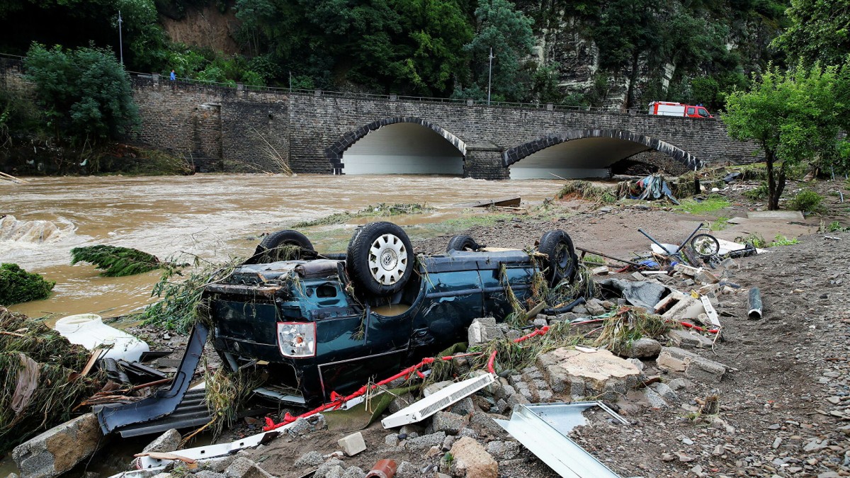 Фотографии из Арвайлера после того, как вода сошла Фотографии из Арвайлера после того, как вода сошла