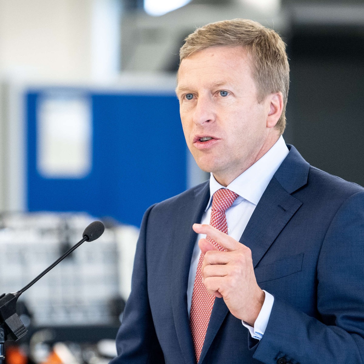 Оливер Зипсе, Президент BMW Group и глава Европейской Ассоциации Автопроизводителей Оливер Зипсе, Президент BMW Group и глава Европейской Ассоциации Автопроизводителей