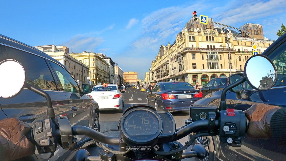 Тест-драйв Honda Rebel 1100 DCT (2021) - прокатывать сквозь трафик в междурядье очень просто Тест-драйв Honda Rebel 1100 DCT (2021) - прокатывать сквозь трафик в междурядье очень просто