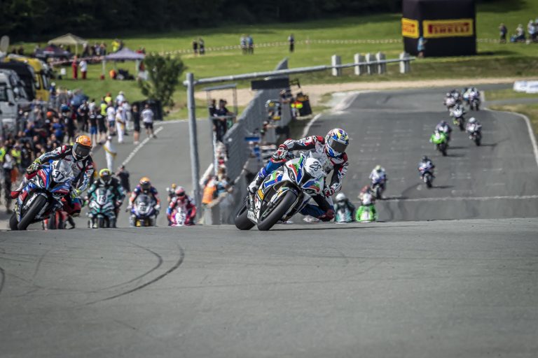 Маркус Райтербергер взял победу во второй гонке IDM Superbike в Шляйце Маркус Райтербергер взял победу во второй гонке IDM Superbike в Шляйце