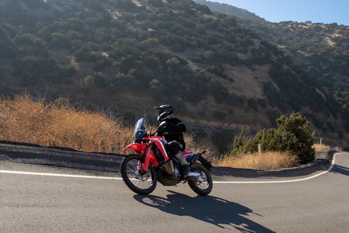 Тест-драйв Honda CRF300L Rally (фото из пресс-кита Honda) Тест-драйв Honda CRF300L Rally (фото из пресс-кита Honda)