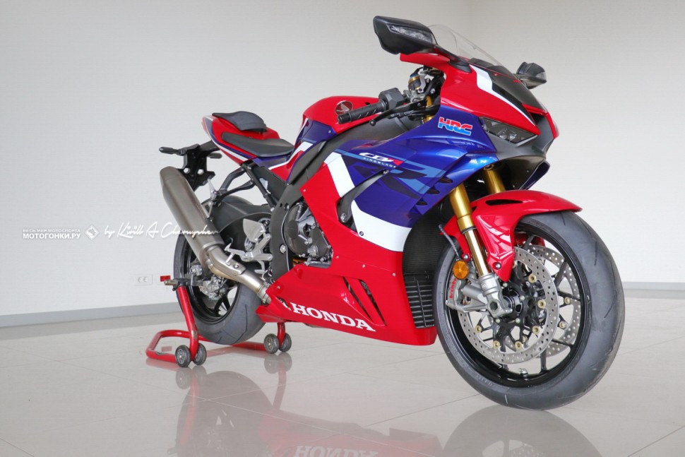 Стоковый Honda CBR1000RR-R Fireblade (2021) Стоковый Honda CBR1000RR-R Fireblade (2021)