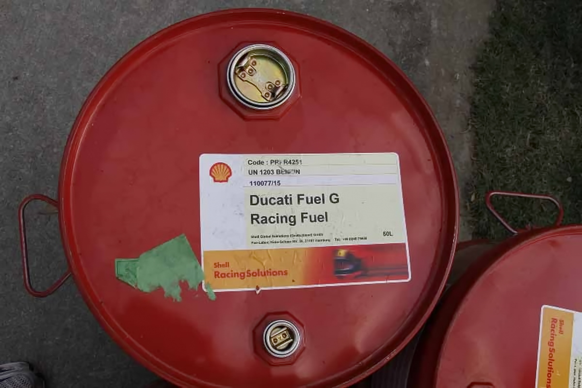 Ducati использует гоночный бензин Shell с первого дня работы в MotoGP Ducati использует гоночный бензин Shell с первого дня работы в MotoGP