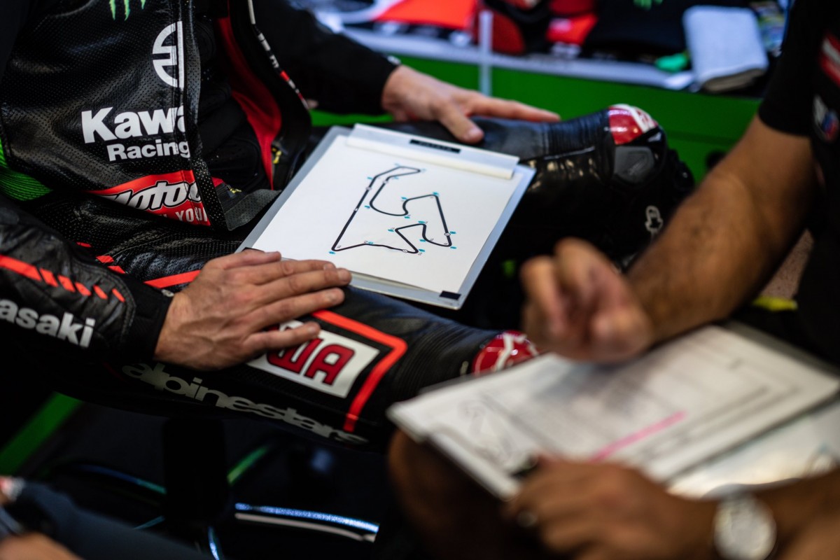 Kawasaki Racing Team серьезно подготовилась к этапу в Наварре Kawasaki Racing Team серьезно подготовилась к этапу в Наварре