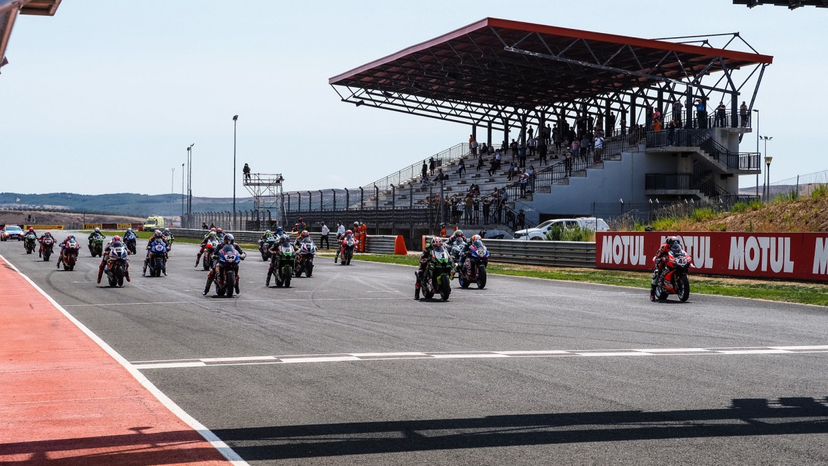 Старт воскресной гонки NavarraWorldSBK Старт воскресной гонки NavarraWorldSBK