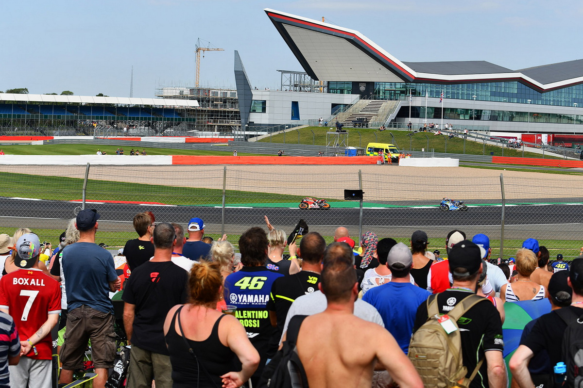 Зрители обожают BritishGP Зрители обожают BritishGP