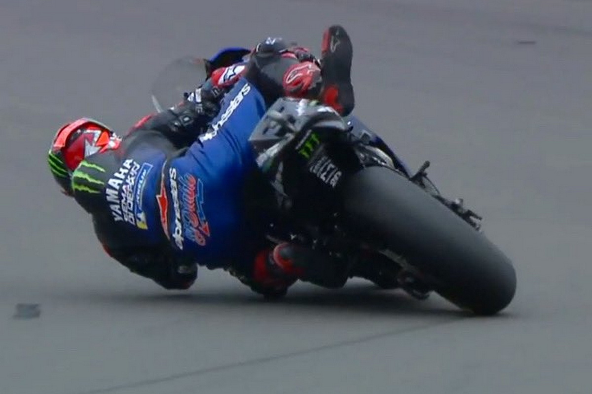 Хайсайд Куартараро в 8-м повороте на FP2 Хайсайд Куартараро в 8-м повороте на FP2