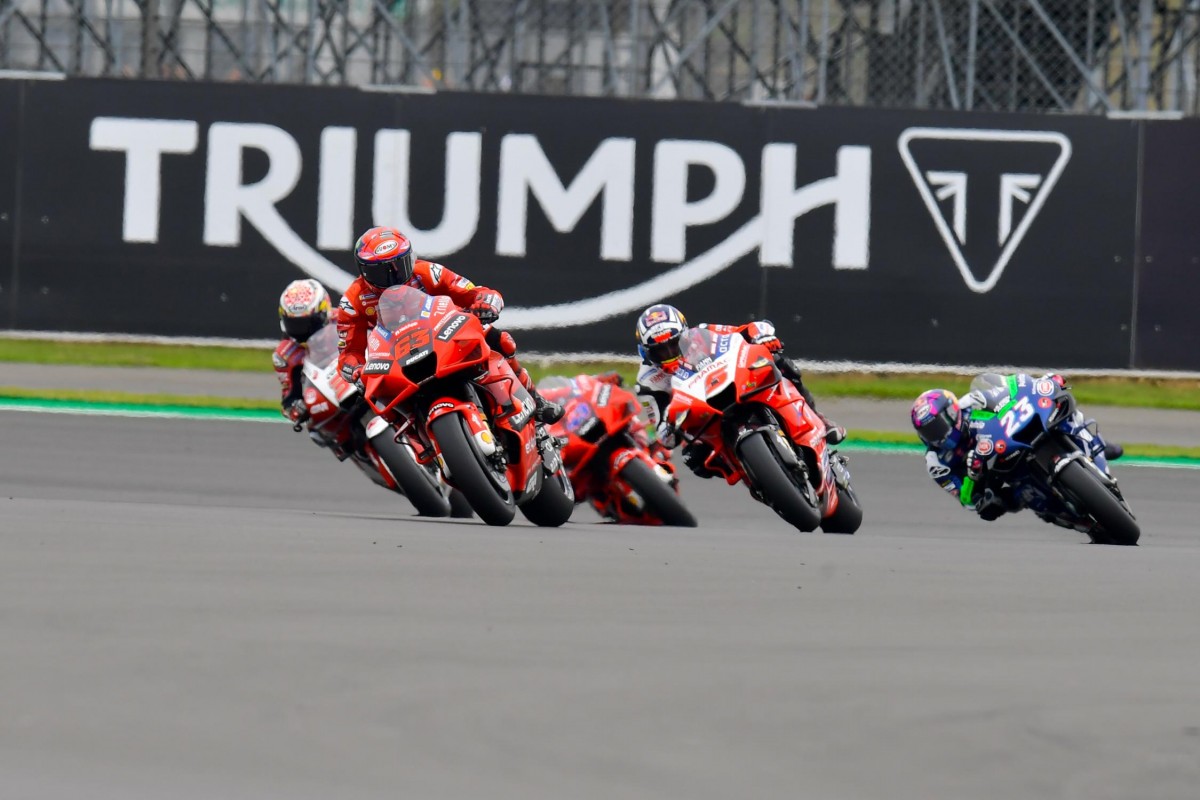 Пилоты Ducati на FP2 в Сильверстоуне Пилоты Ducati на FP2 в Сильверстоуне