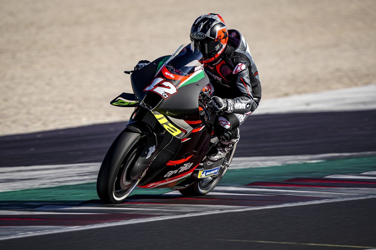 Маверик Виньялес в цветах Aprilia Racing: первые круги на RS-GP по Misano World Circuit Маверик Виньялес в цветах Aprilia Racing: первые круги на RS-GP по Misano World Circuit