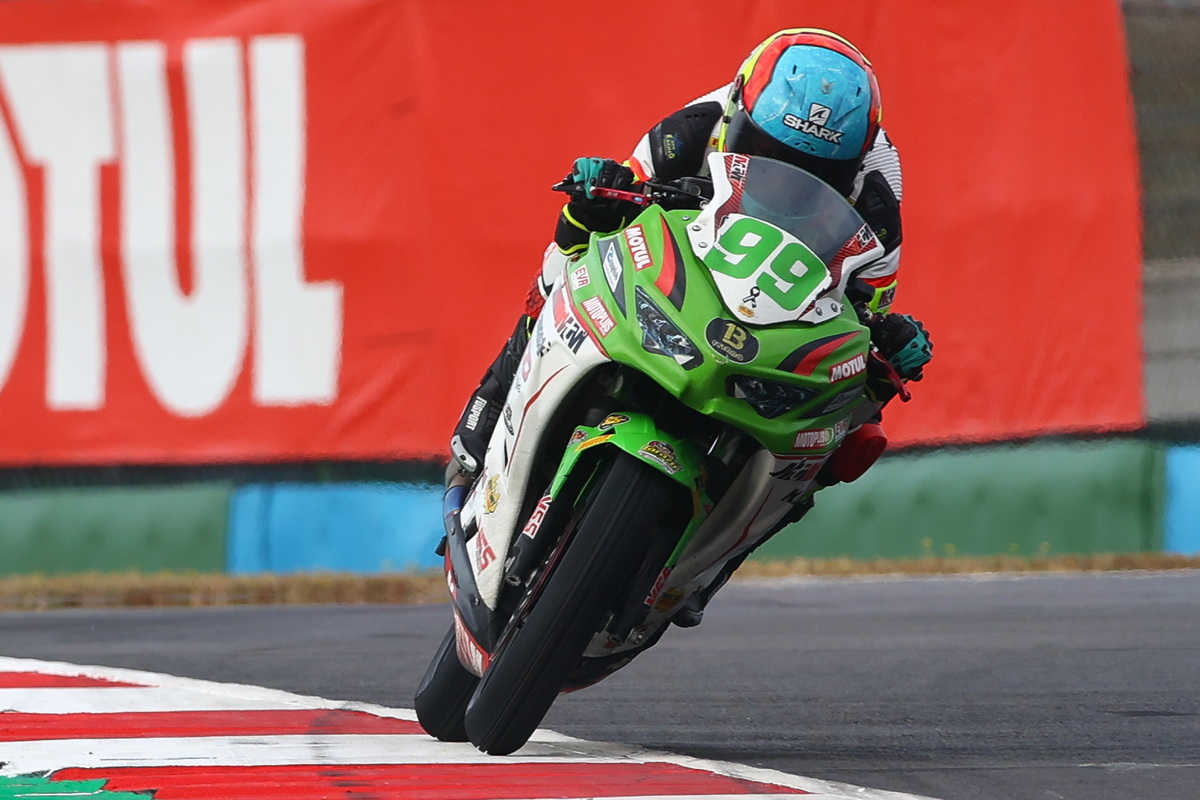 Адриан Уэртас из MTM Kawasaki задал темп на дождевых покрышках Адриан Уэртас из MTM Kawasaki задал темп на дождевых покрышках