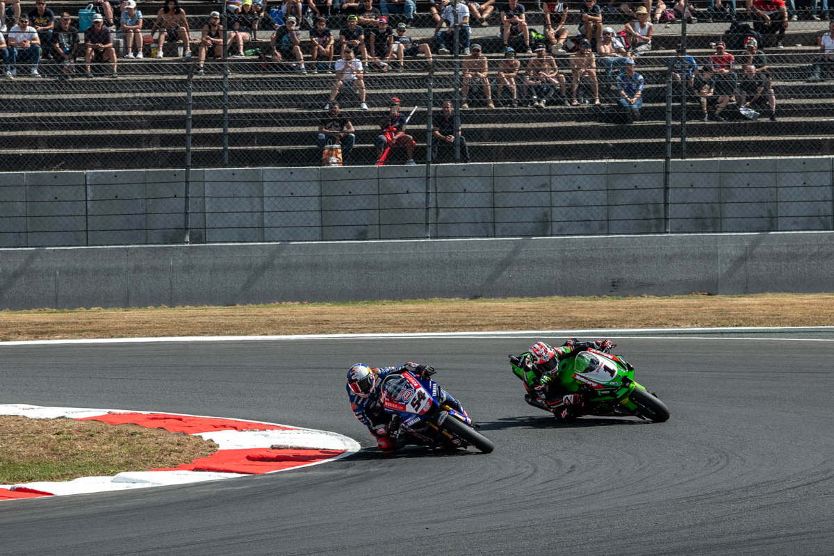 Решающий обгон в 5-м повороте Magny-Cours Решающий обгон в 5-м повороте Magny-Cours